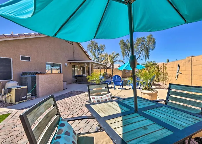 Outdoor Kitchen, Heated Pool: Retreat! Holiday home Gilbert