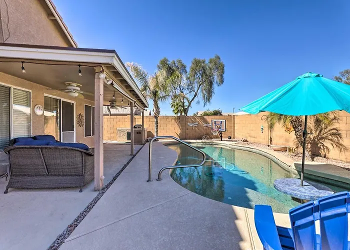 Outdoor Kitchen, Heated Pool: Retreat! Holiday home Gilbert