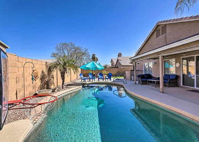 Outdoor Kitchen, Heated Pool: Retreat! Gilbert