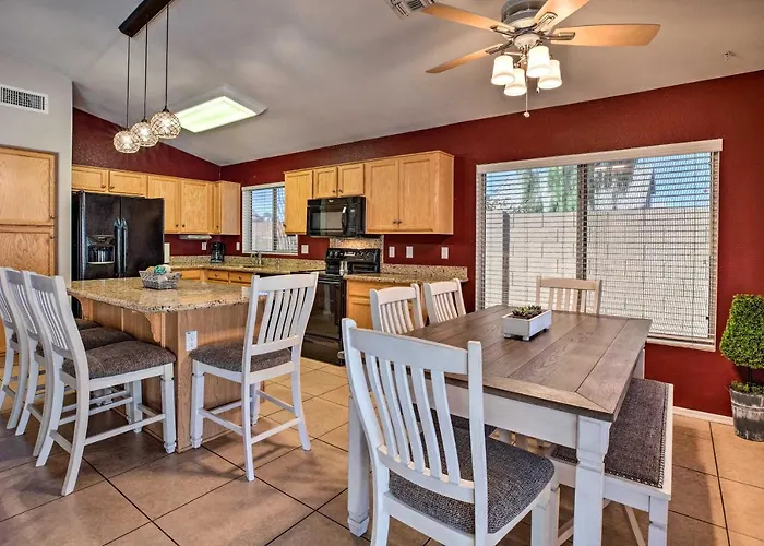 Outdoor Kitchen, Heated Pool: Retreat!