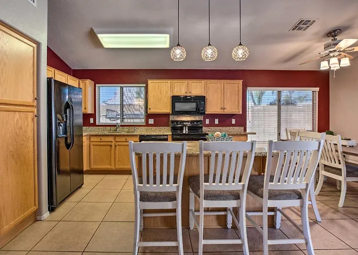 Outdoor Kitchen, Heated Pool: Retreat!
