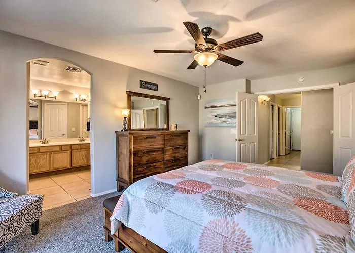 Holiday home Outdoor Kitchen, Heated Pool: Retreat! *